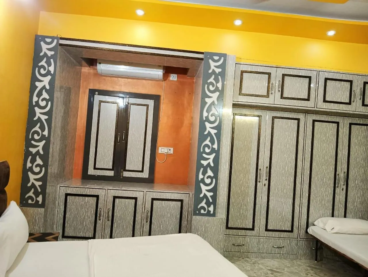 Trinetra Inn Varanasi